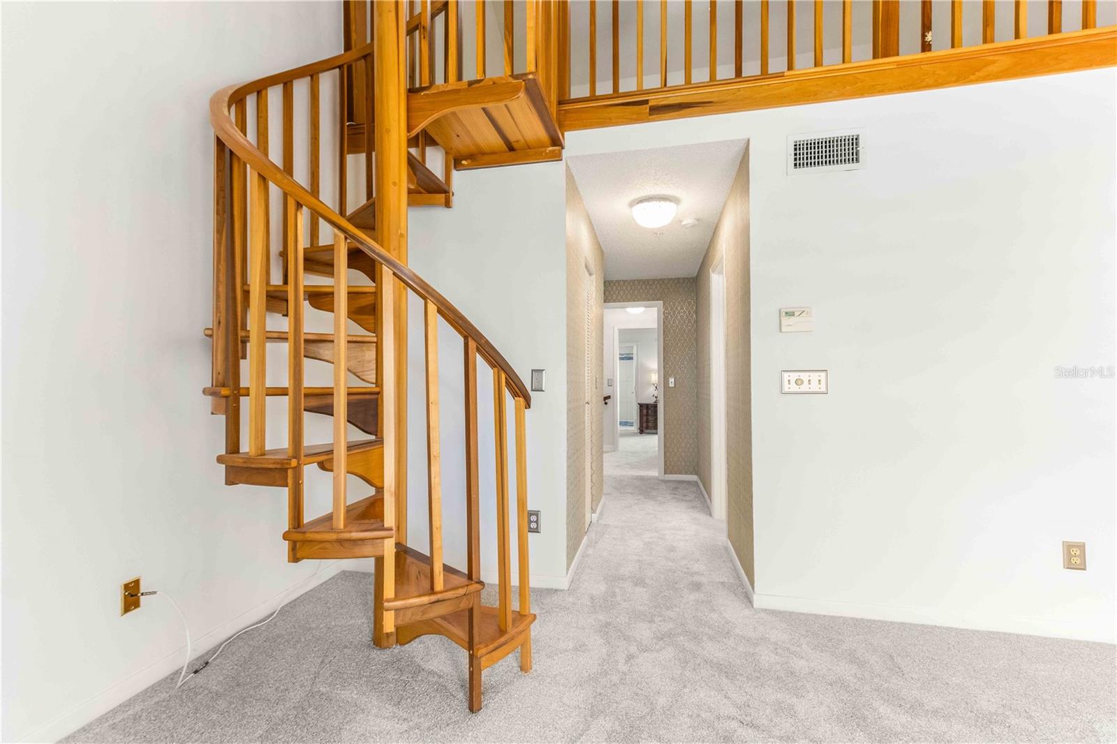 Image 32 of 50 For 320 Island Way 605