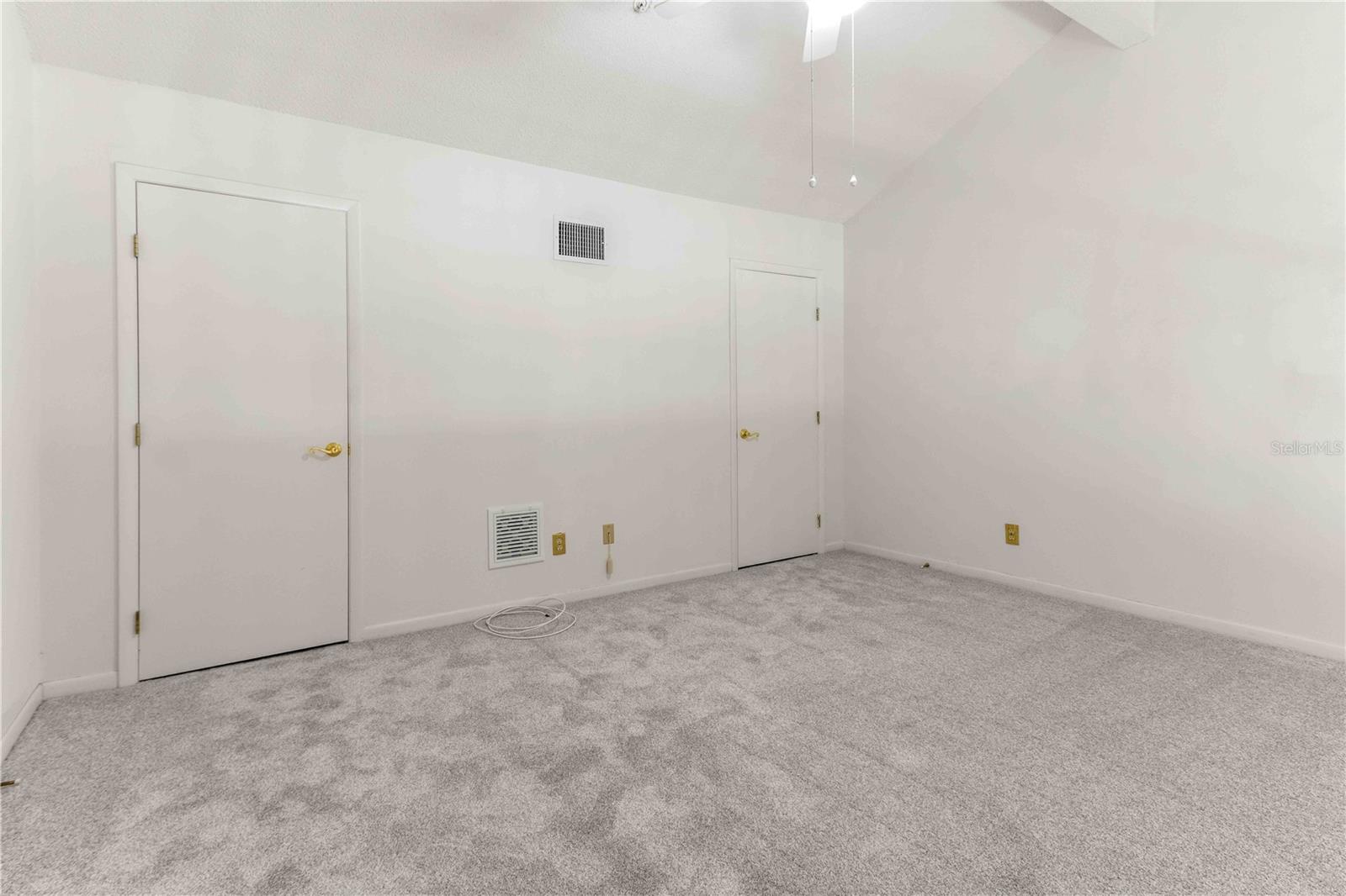 Image 33 of 50 For 320 Island Way 605