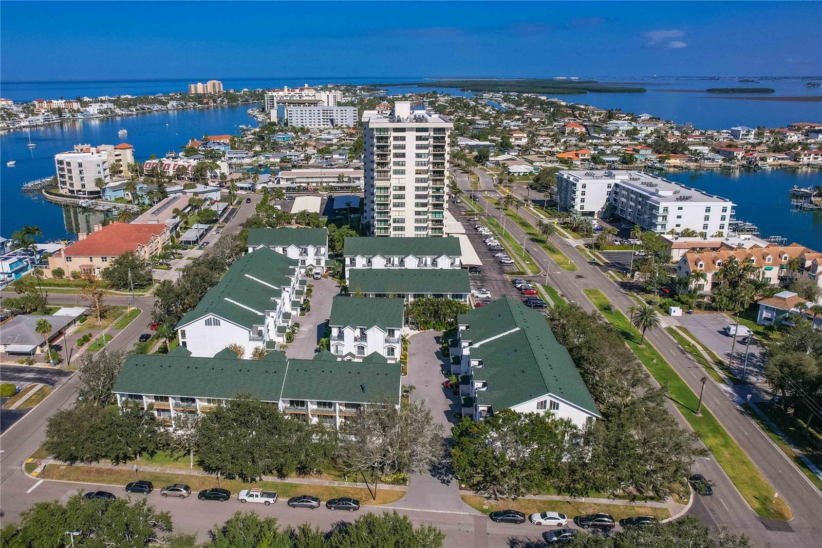 Image 44 of 50 For 320 Island Way 605