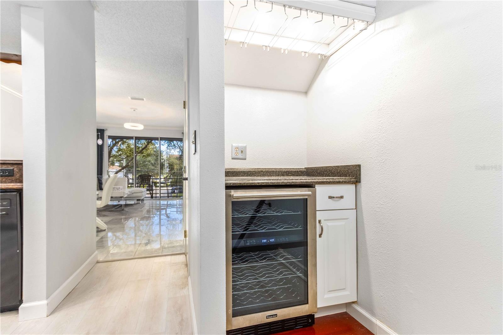 Image 5 of 50 For 320 Island Way 605