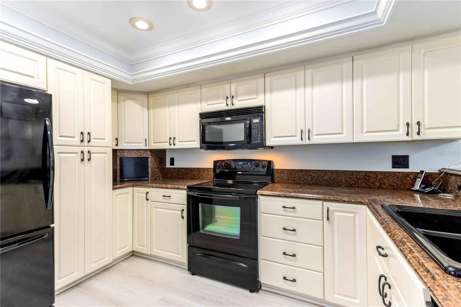 Image 7 of 50 For 320 Island Way 605