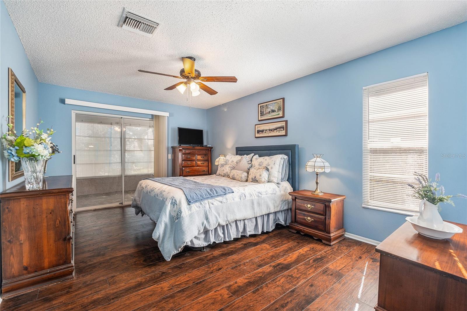 Image 17 of 37 For 4636 Portland Manor Drive