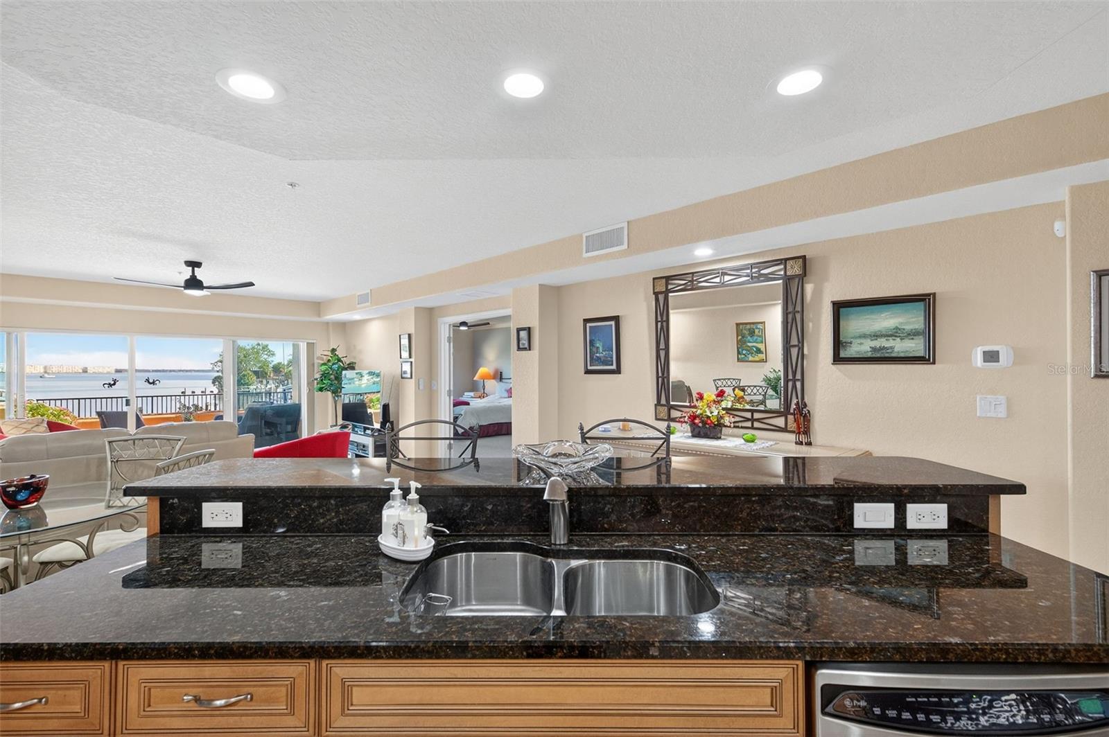 Image 14 of 82 For 5301 Gulf Boulevard E202