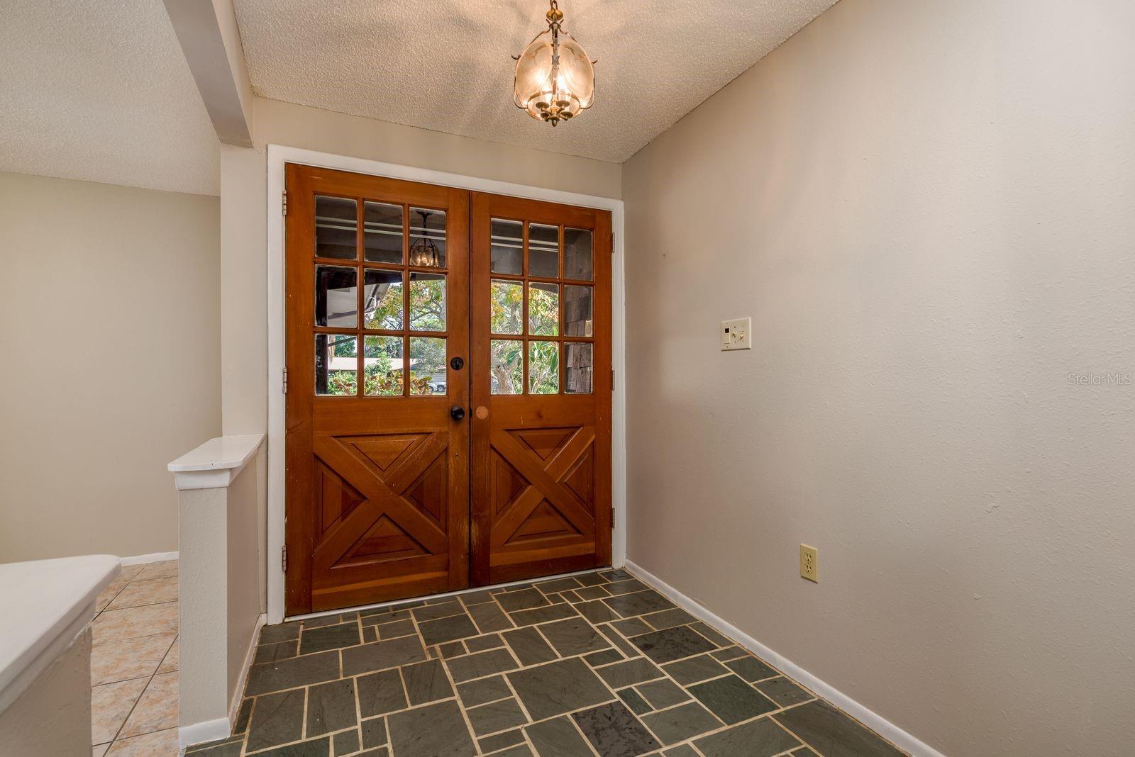 Image 5 of 35 For 1104 Carlton Road