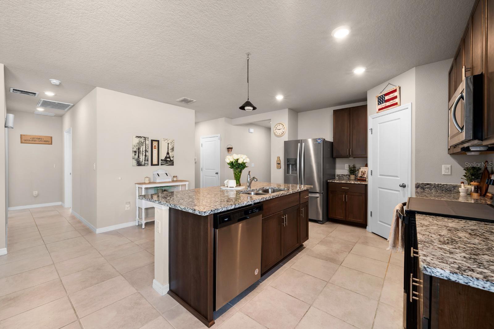 Image 6 of 29 For 3412 Bonsilva Street