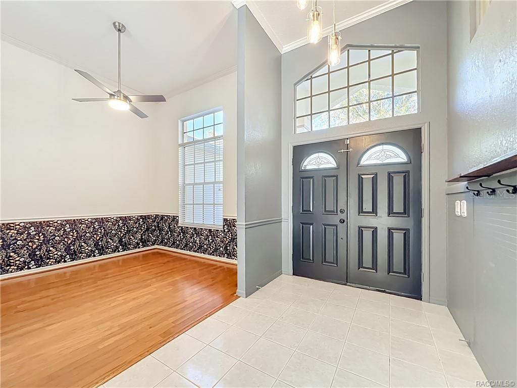 Listing photo id 9 for 5386 Lena Drive