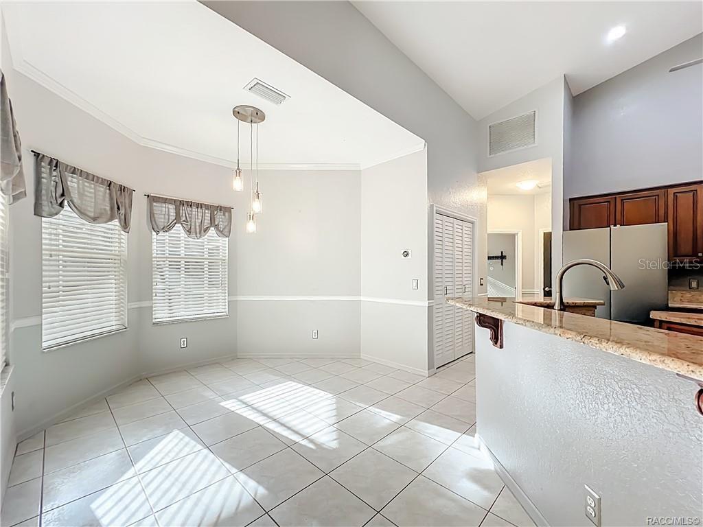 Listing photo id 18 for 5386 Lena Drive