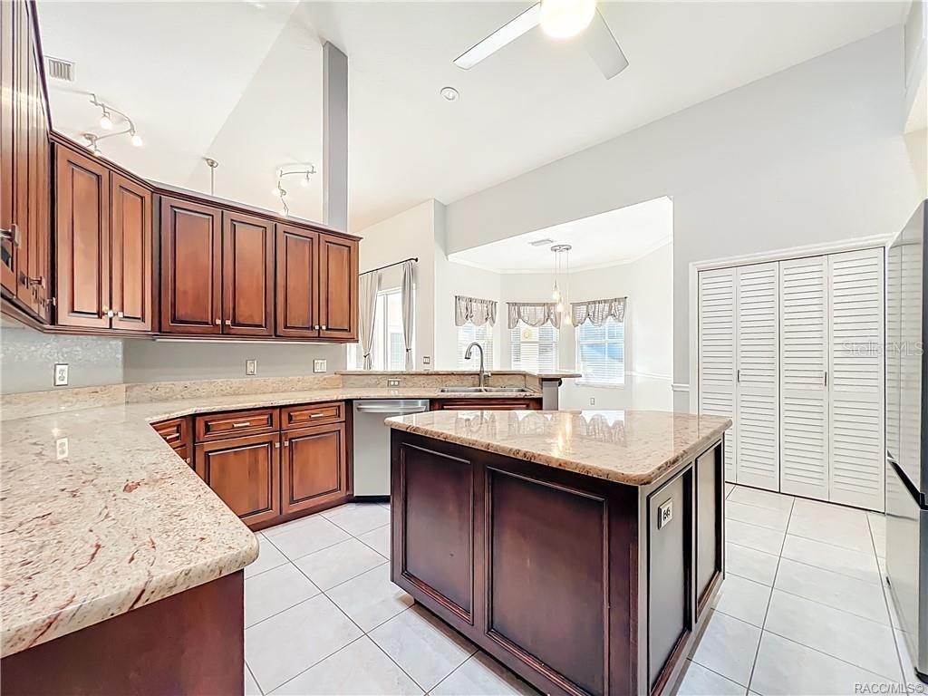 Listing photo id 20 for 5386 Lena Drive