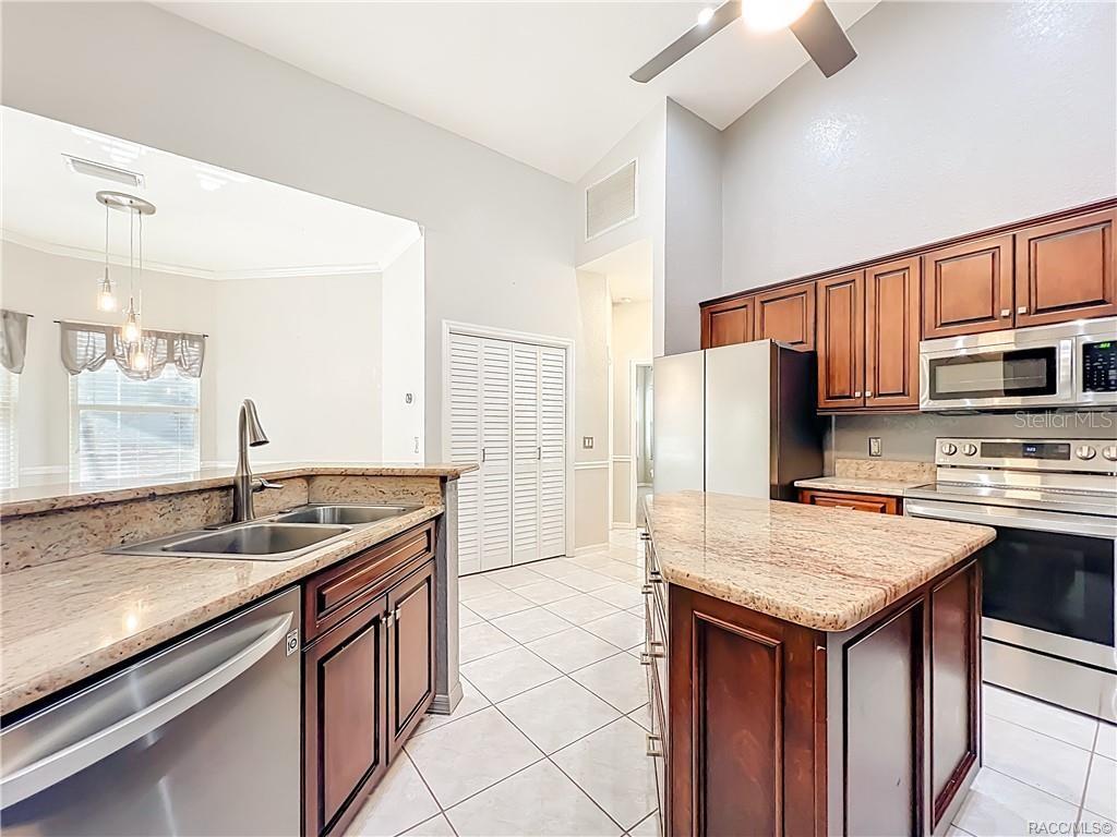 Listing photo id 21 for 5386 Lena Drive