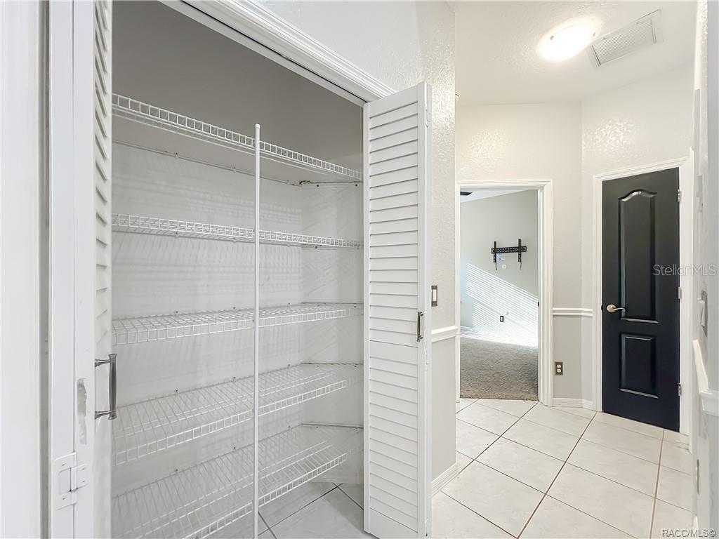 Listing photo id 22 for 5386 Lena Drive