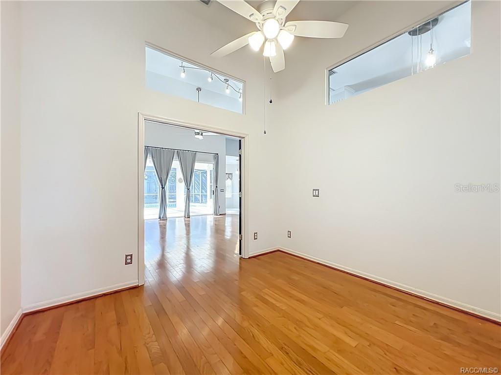 Listing photo id 24 for 5386 Lena Drive