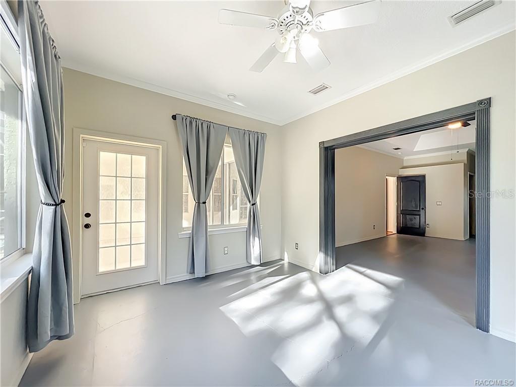 Listing photo id 27 for 5386 Lena Drive