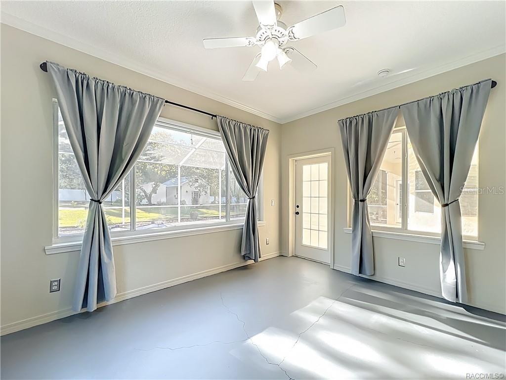 Listing photo id 29 for 5386 Lena Drive