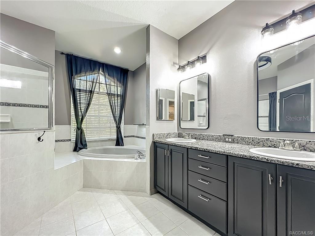 Listing photo id 31 for 5386 Lena Drive