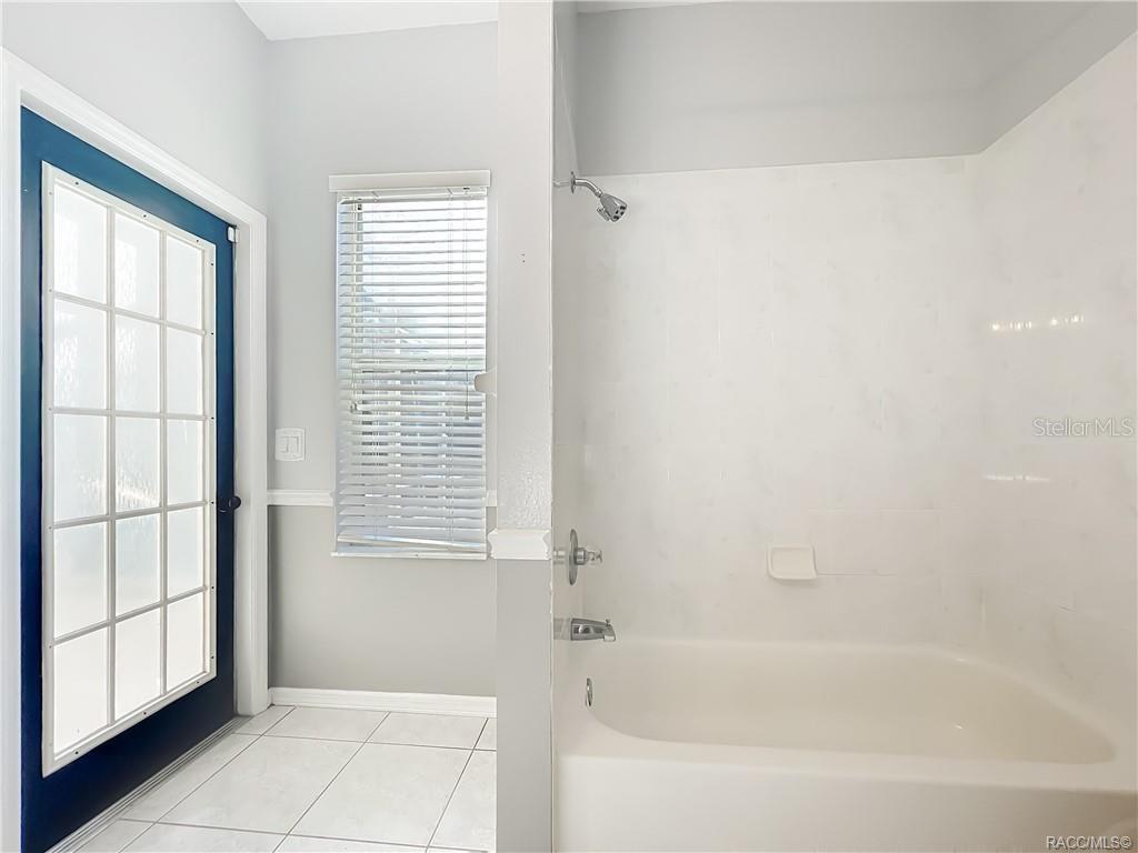 Listing photo id 37 for 5386 Lena Drive