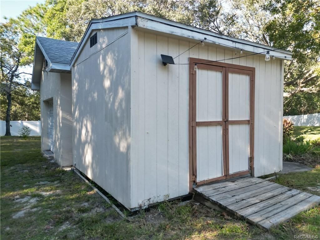 Listing photo id 50 for 5386 Lena Drive