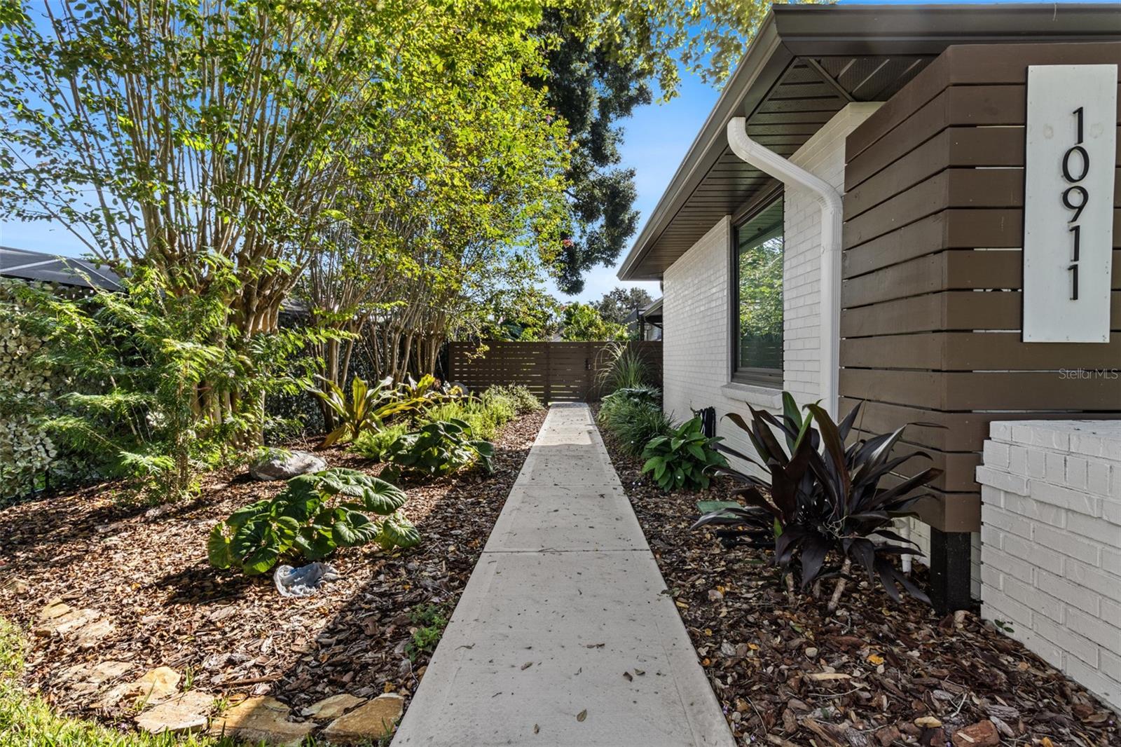 Image 3 of 47 For 10911 Victoria Arbor Way