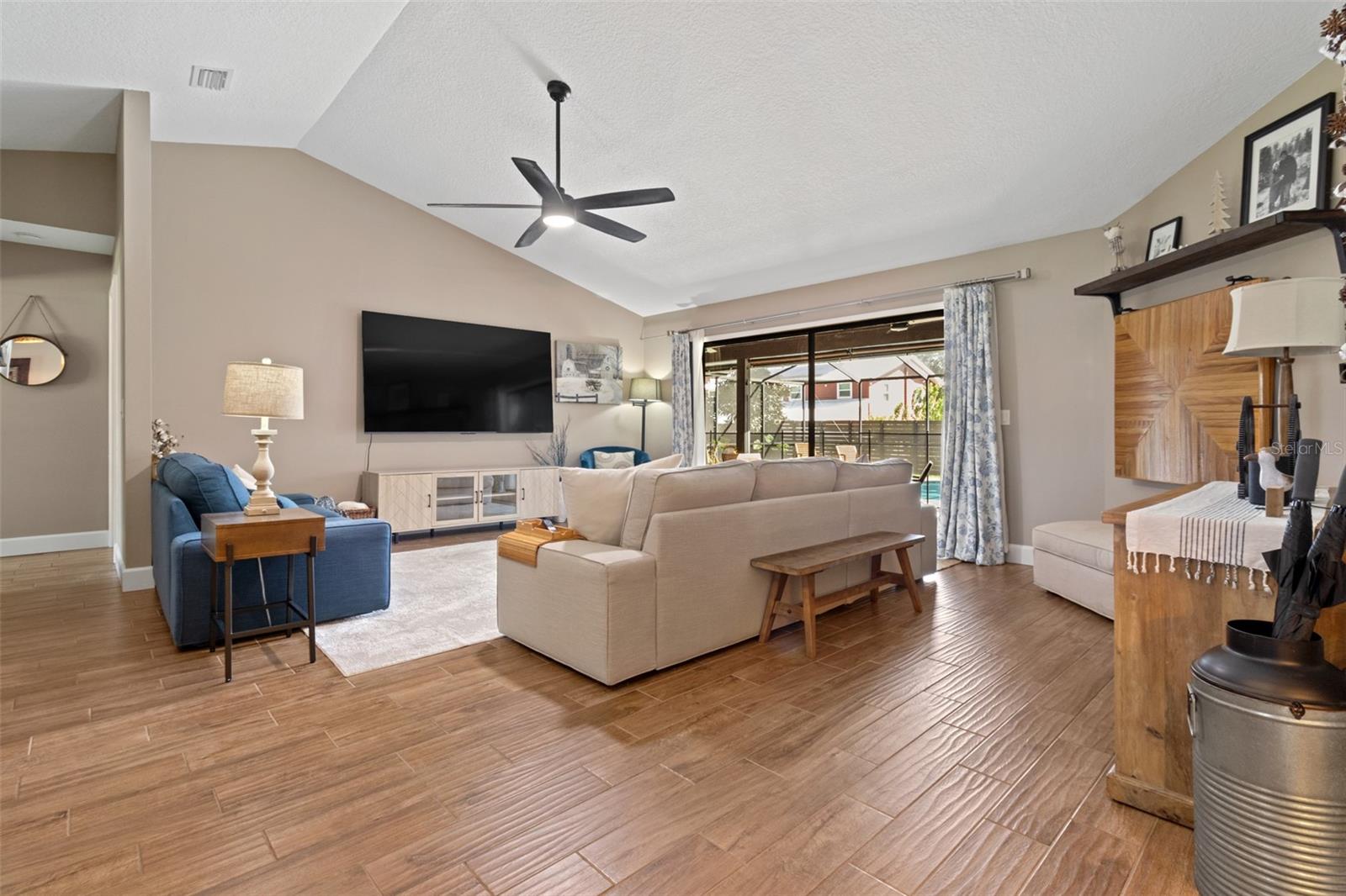 Image 5 of 47 For 10911 Victoria Arbor Way