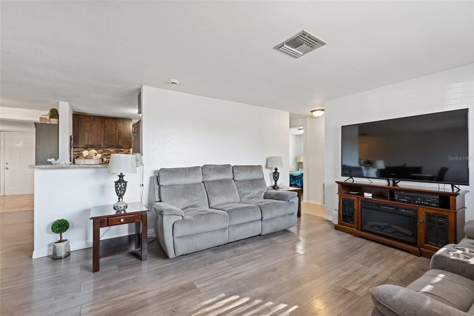 Image 6 of 40 For 4667 82nd Avenue N