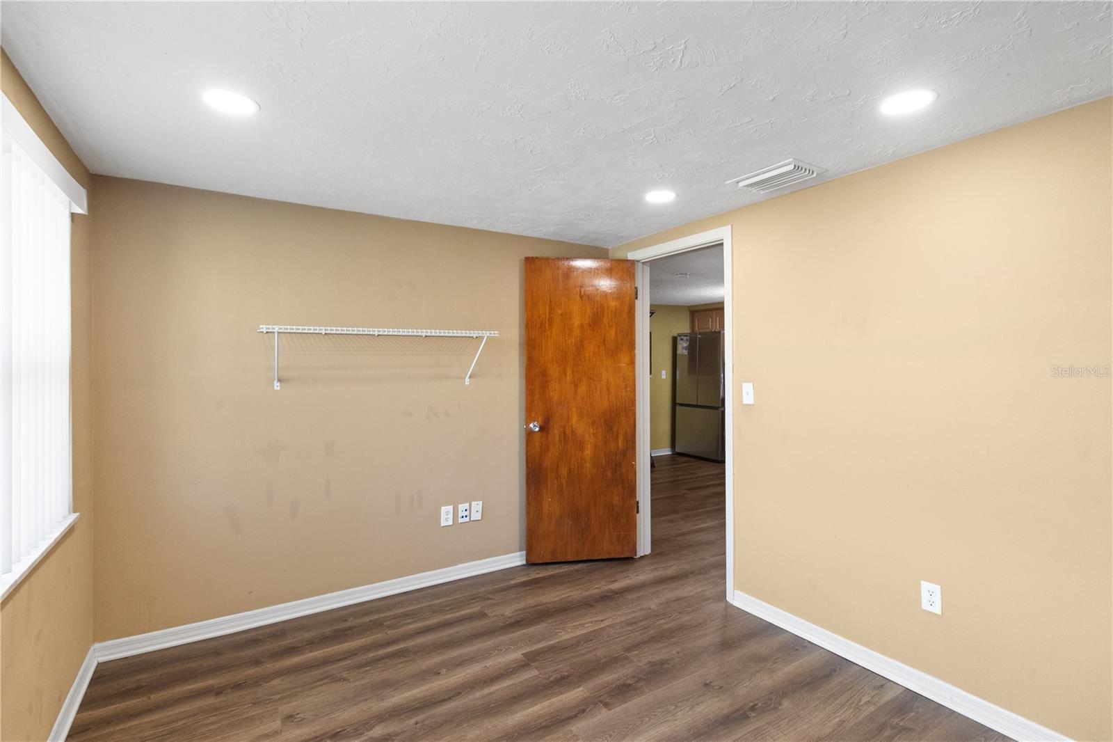 Image 38 of 53 For 2527 Ohio Place