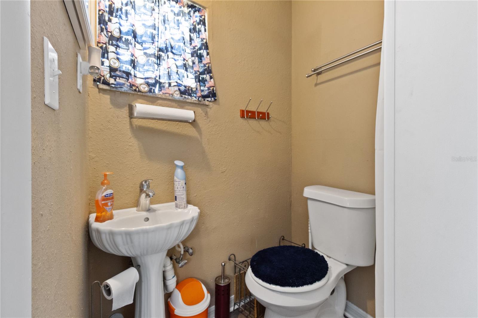 Image 44 of 53 For 2527 Ohio Place