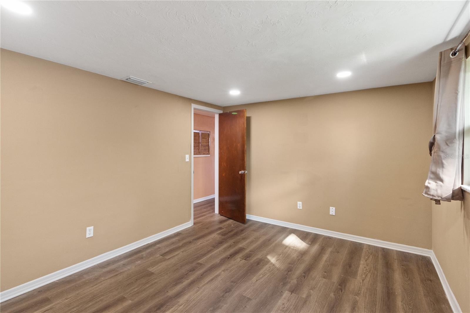 Image 47 of 53 For 2527 Ohio Place