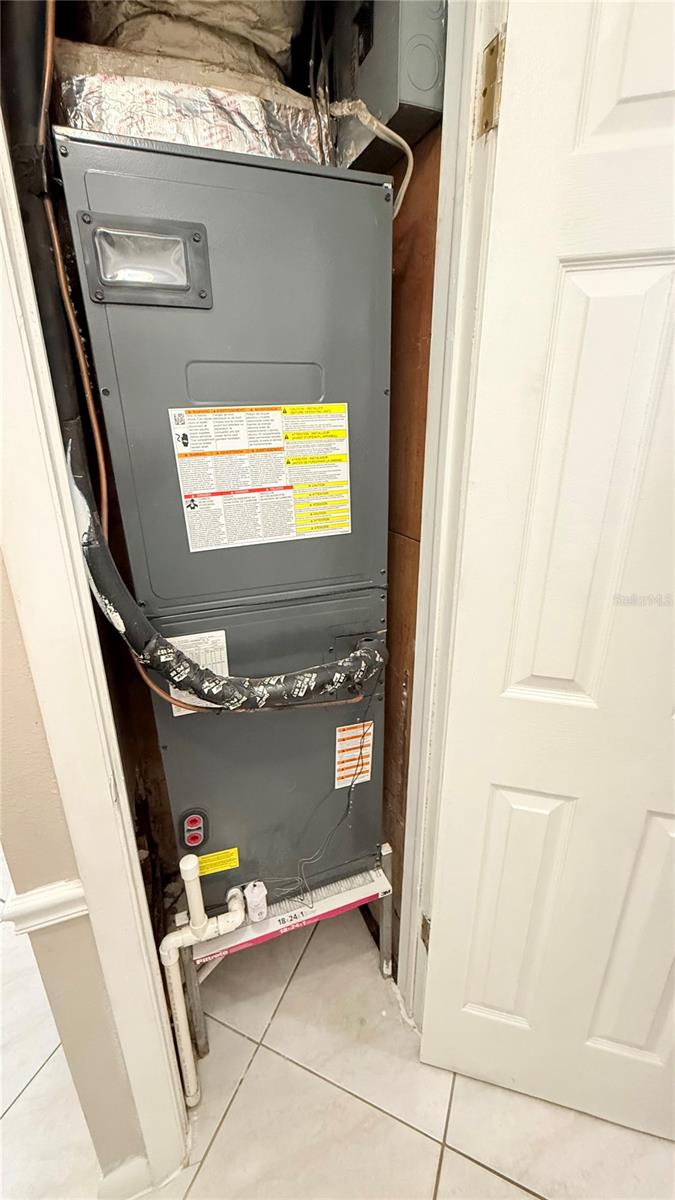 Listing photo id 13 for 4417 Hiawatha Street