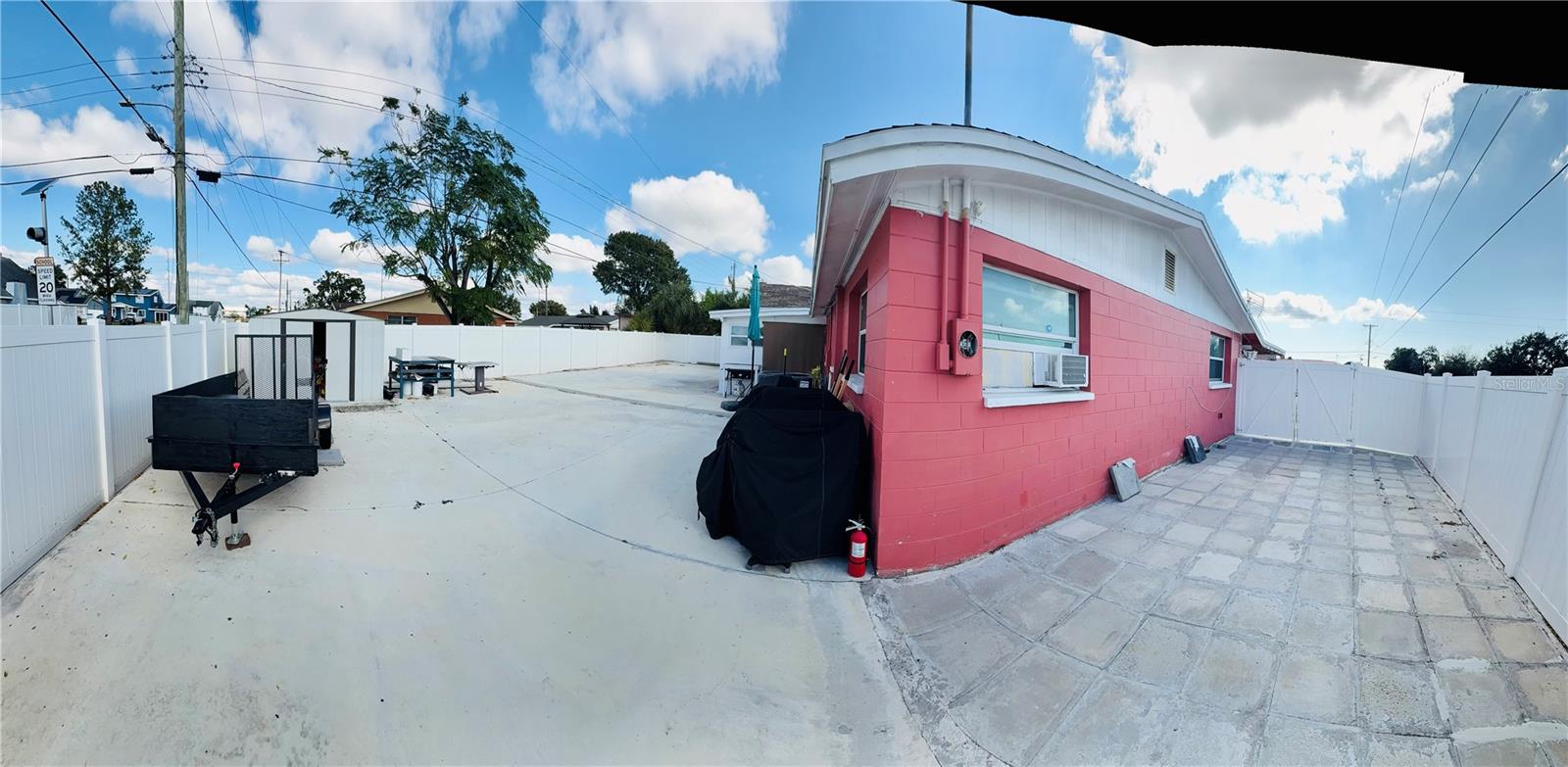 Listing photo id 17 for 4417 Hiawatha Street