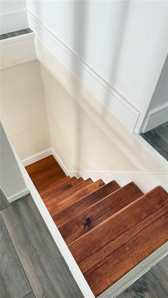 Listing photo id 26 for 4417 Hiawatha Street