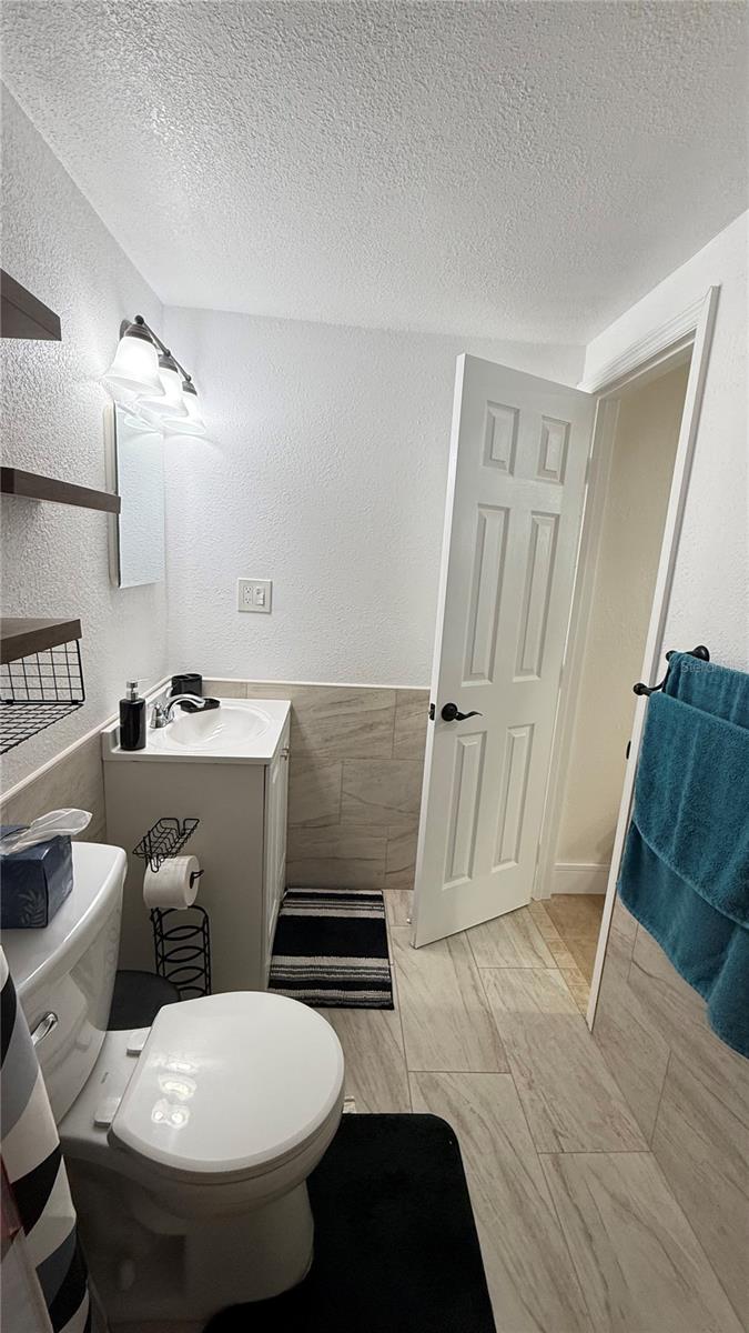 Listing photo id 30 for 4417 Hiawatha Street