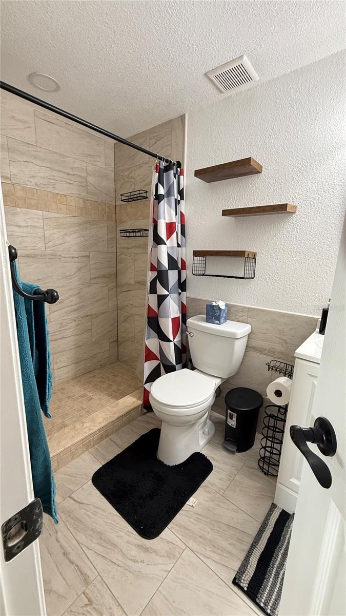 Listing photo id 31 for 4417 Hiawatha Street