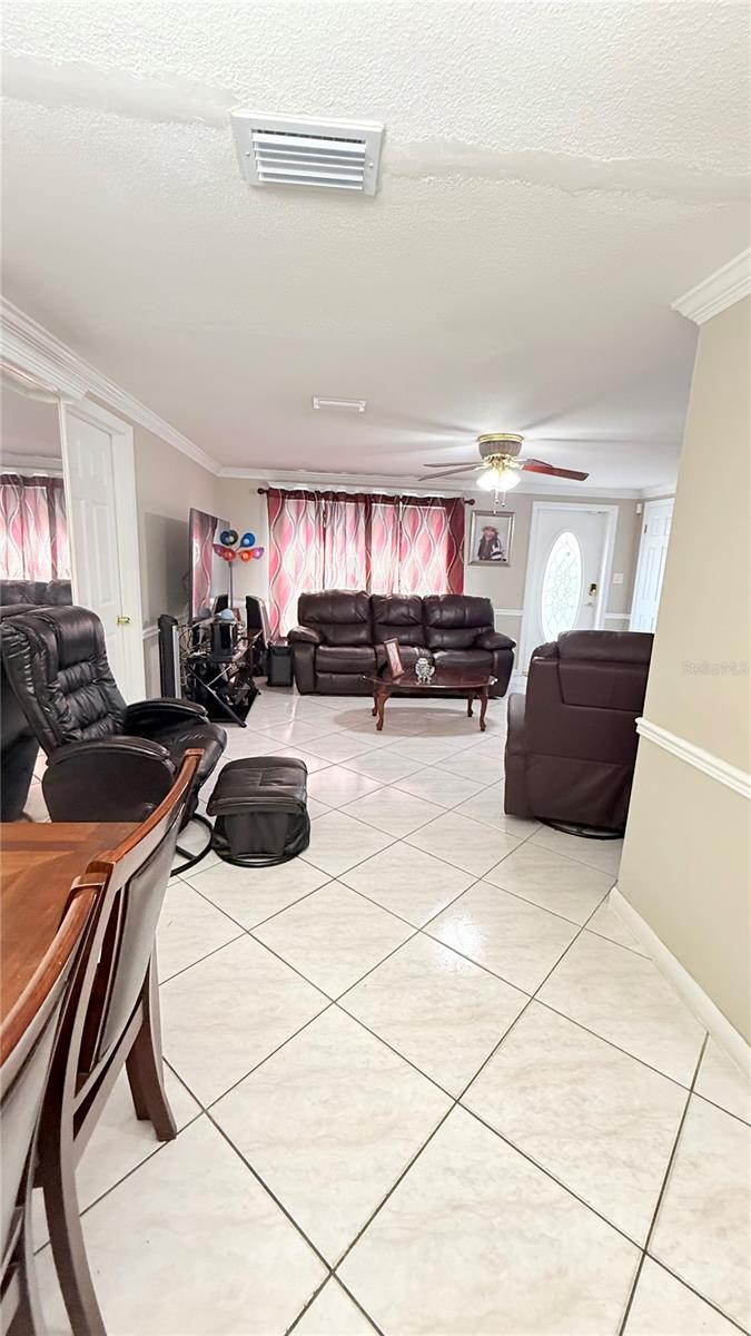 Listing photo id 4 for 4417 Hiawatha Street