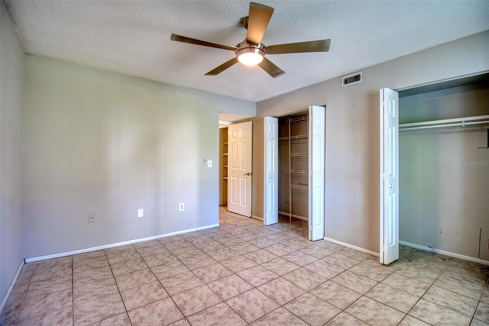 Image 20 of 40 For 3865 Lake Drive 148