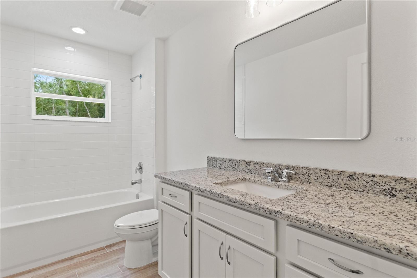 Listing photo id 15 for 15333 Honeycreeper Road