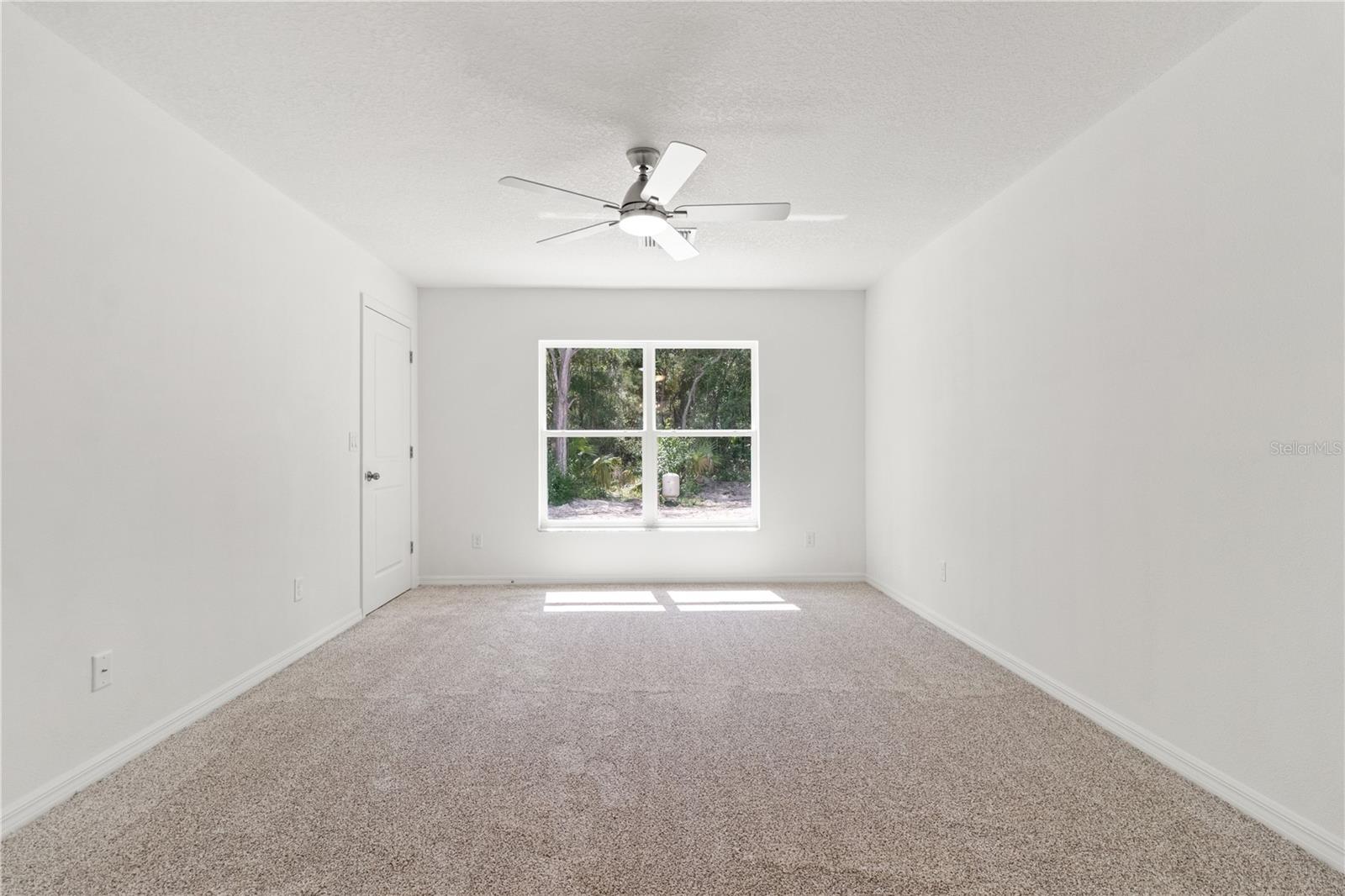 Listing photo id 5 for 15333 Honeycreeper Road