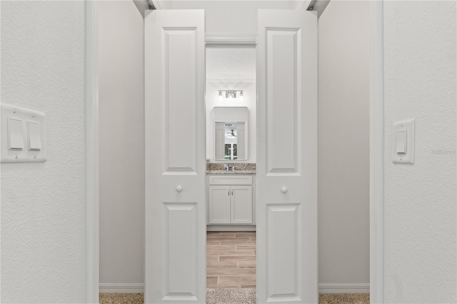 Listing photo id 7 for 15333 Honeycreeper Road