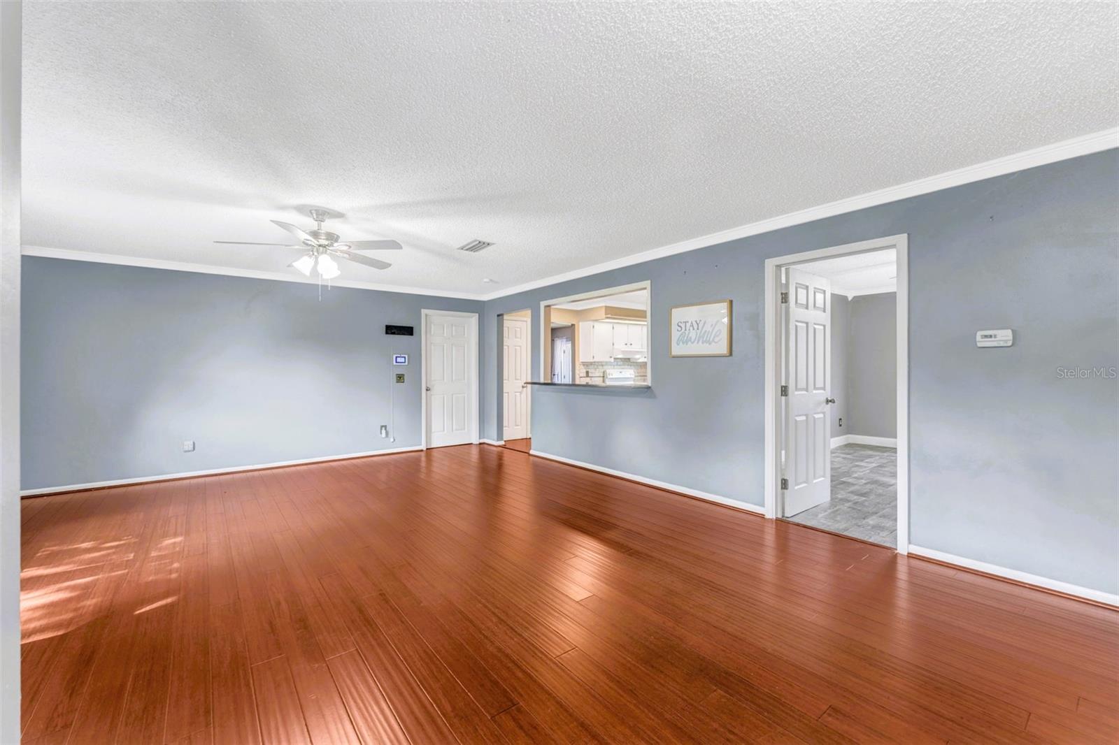 Image 3 of 31 For 424 Forest Glen Avenue