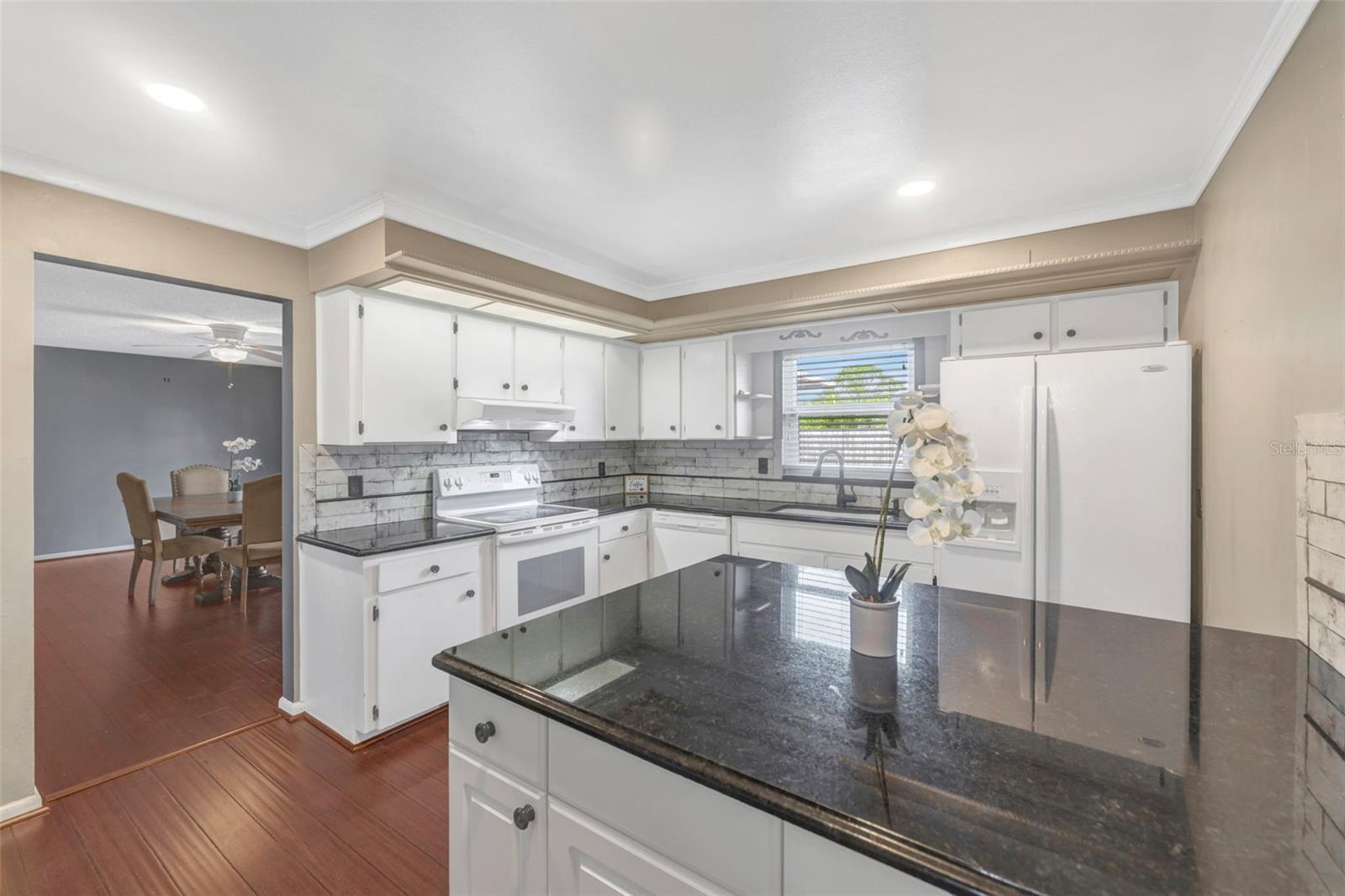 Image 5 of 31 For 424 Forest Glen Avenue