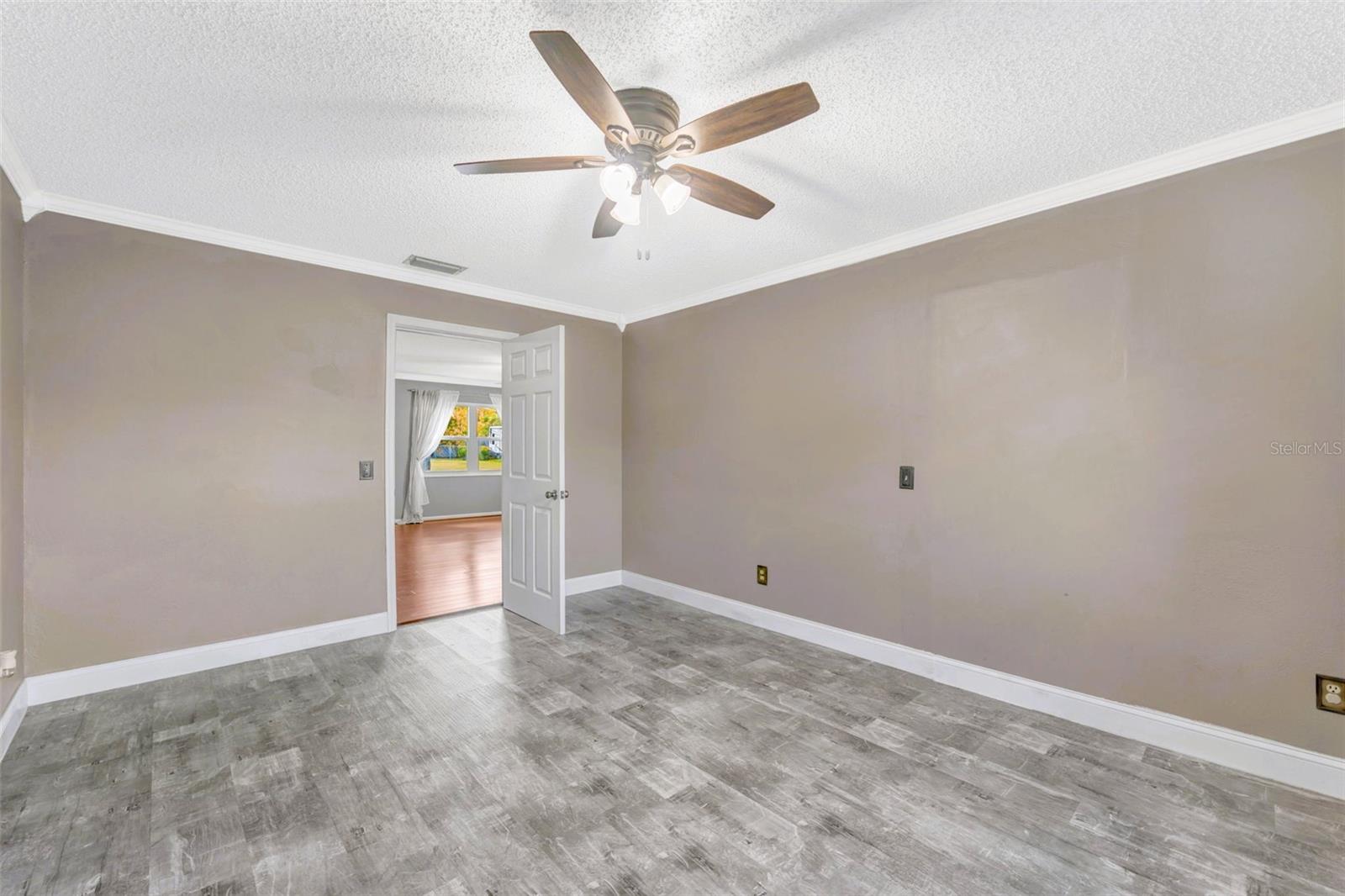 Image 7 of 31 For 424 Forest Glen Avenue