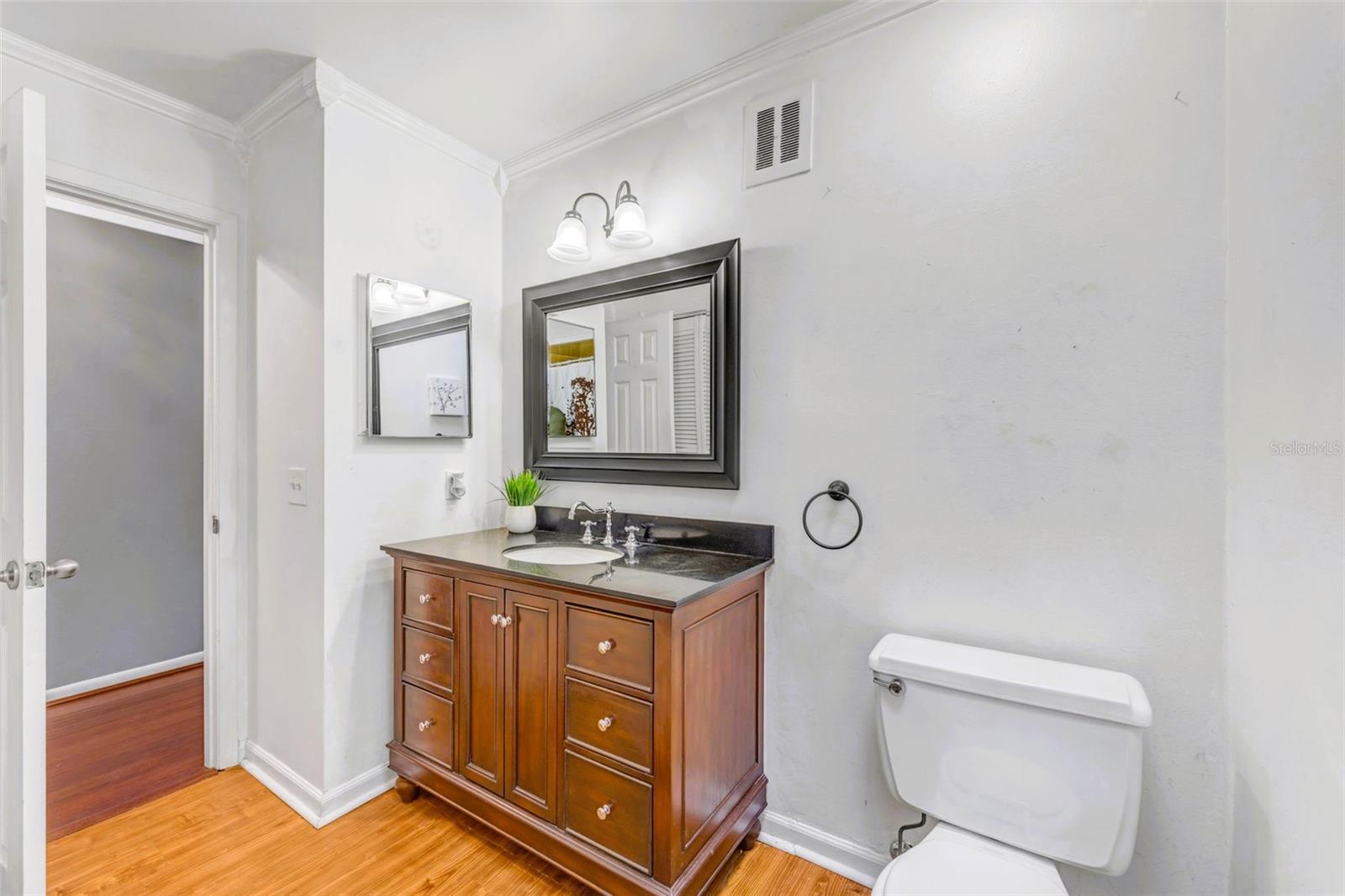 Image 9 of 31 For 424 Forest Glen Avenue