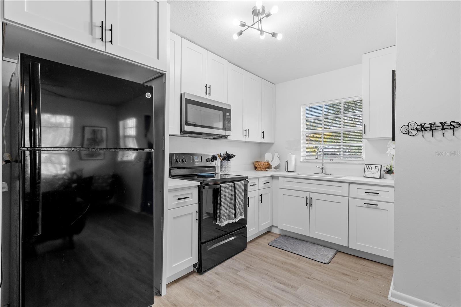 Image 3 of 14 For 2819 Marconi Street B