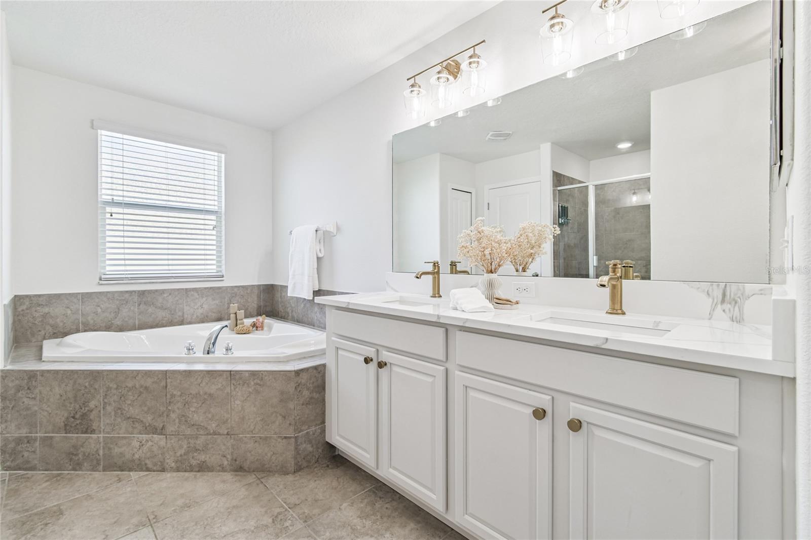 Image 17 of 35 For 21143 Passive Porch Drive