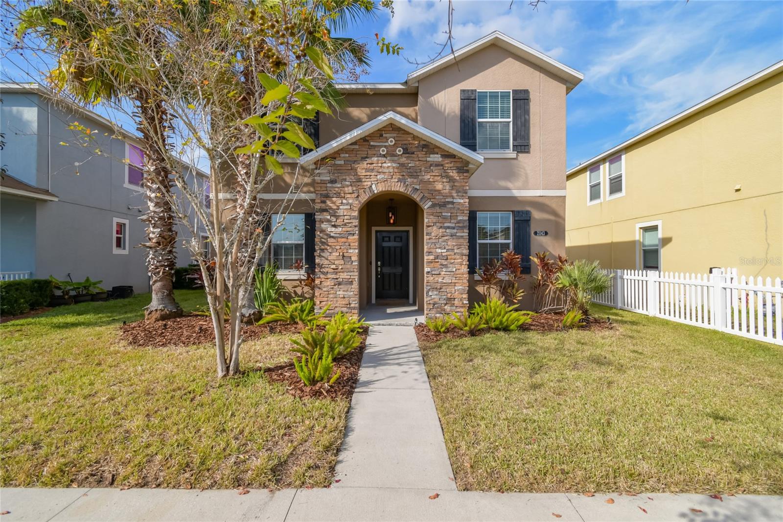 Image 2 of 35 For 21143 Passive Porch Drive