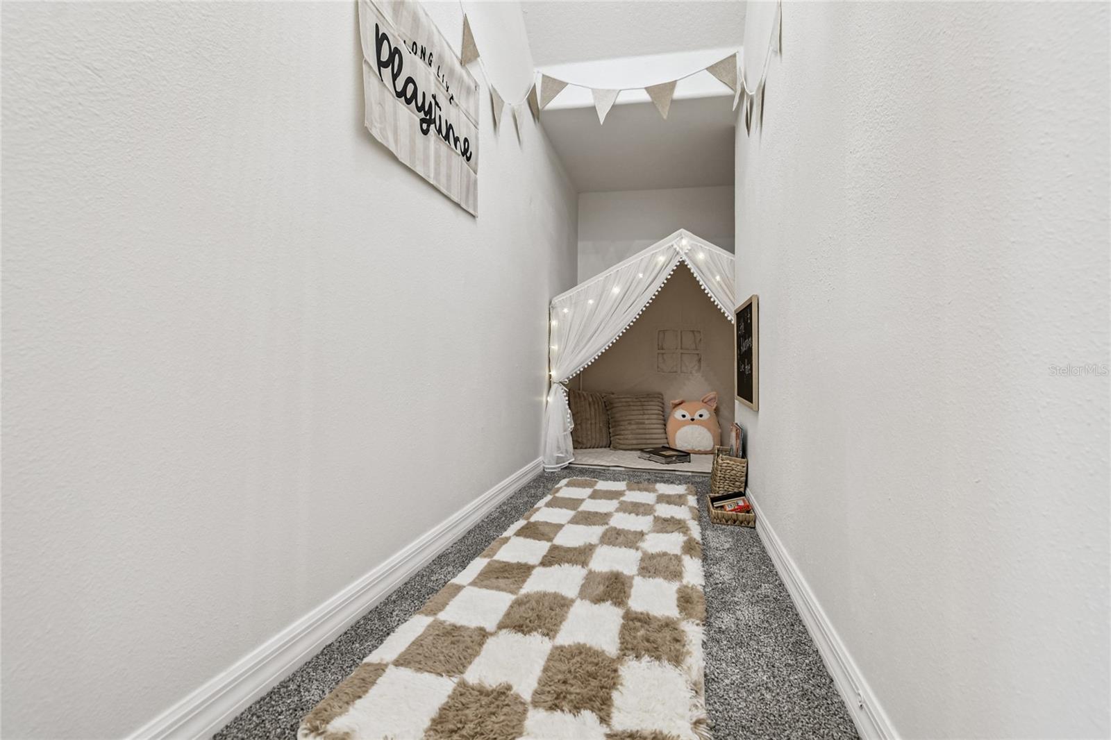 Image 8 of 35 For 21143 Passive Porch Drive