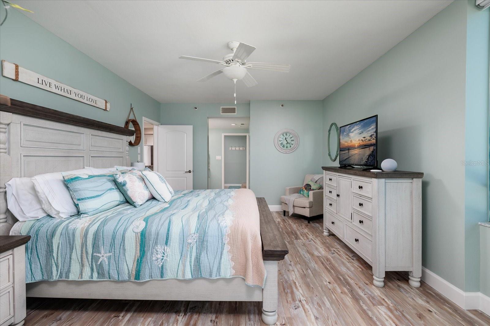 Image 25 of 70 For 1520 Gulf Boulevard 1404