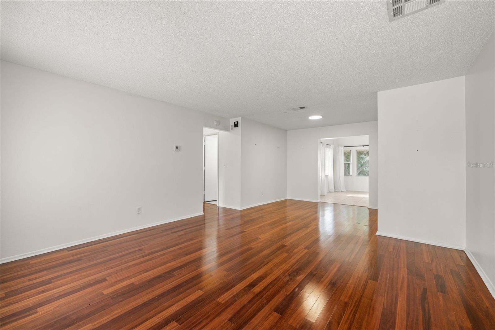 Image 6 of 50 For 142 Stafford Circle