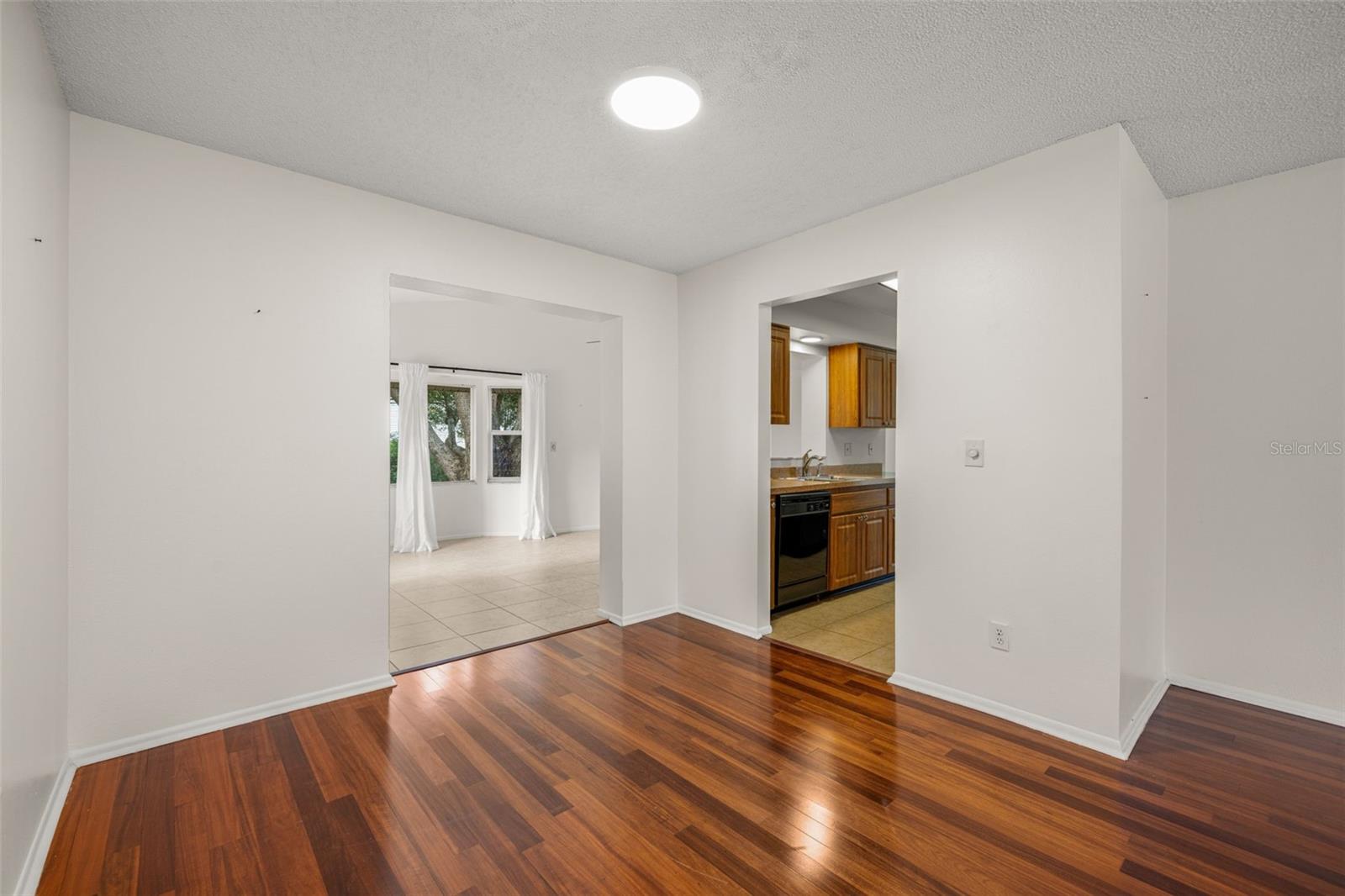 Image 9 of 50 For 142 Stafford Circle