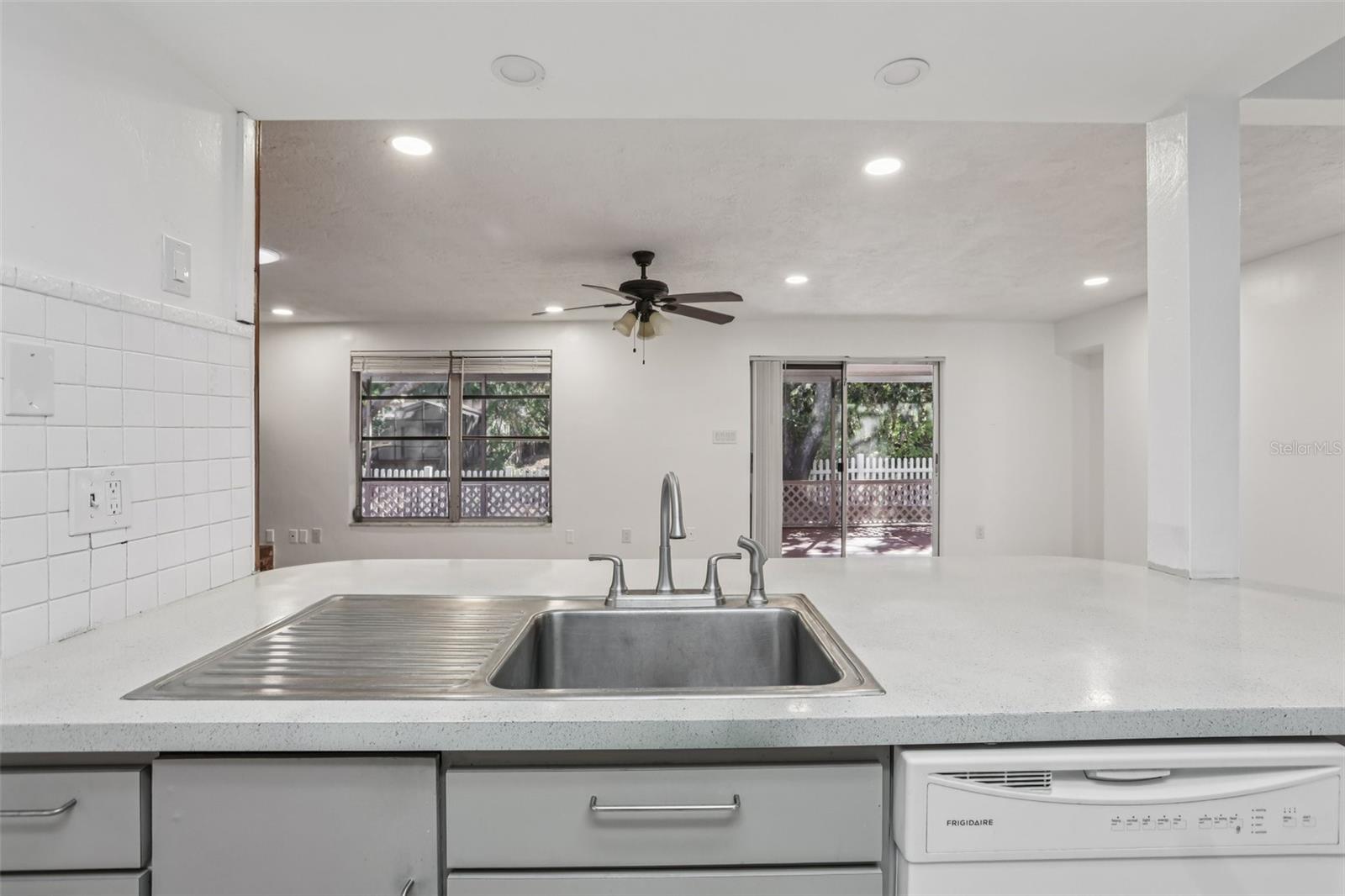 Image 11 of 34 For 3100 Canal Drive