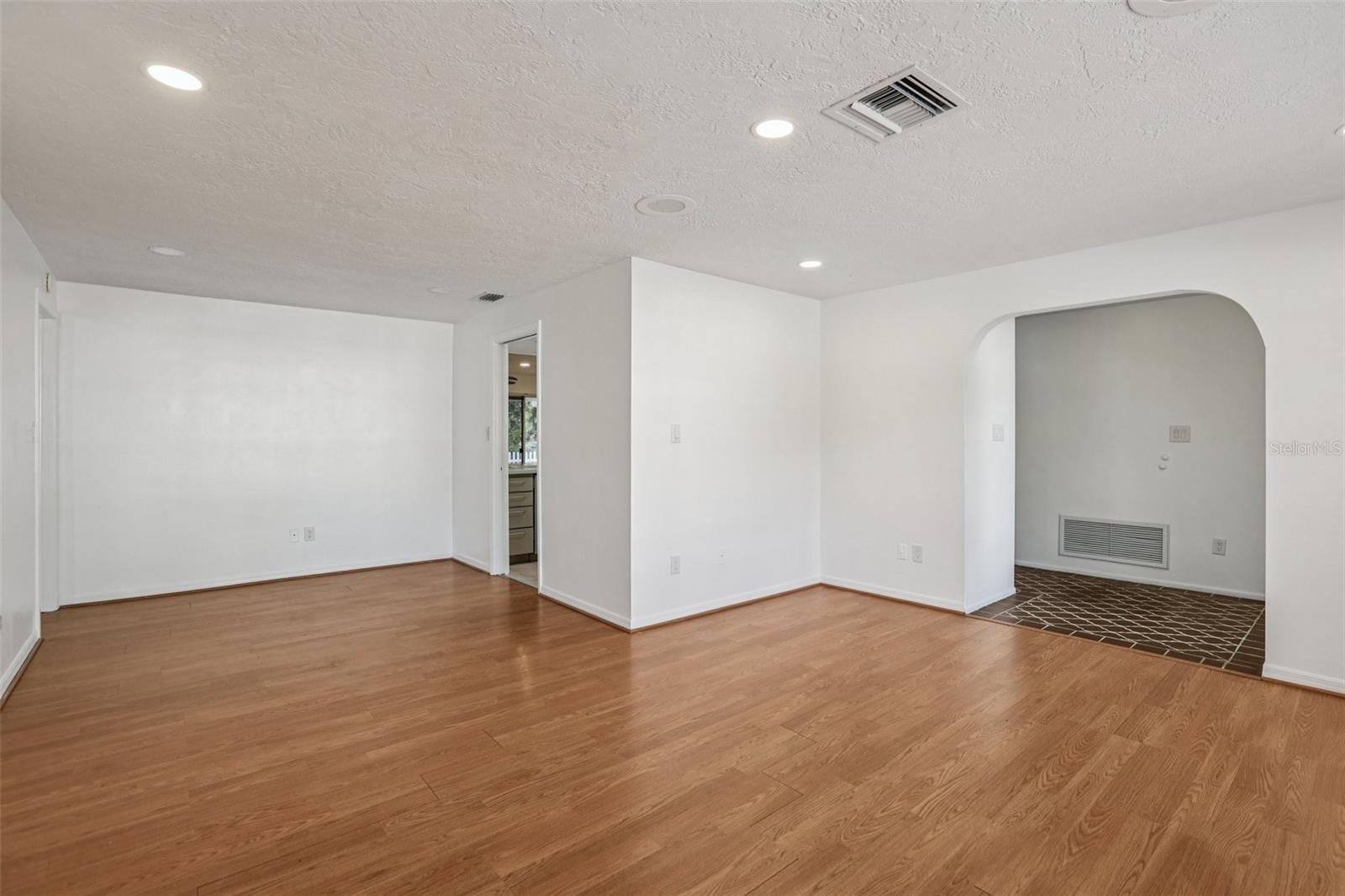 Image 12 of 34 For 3100 Canal Drive