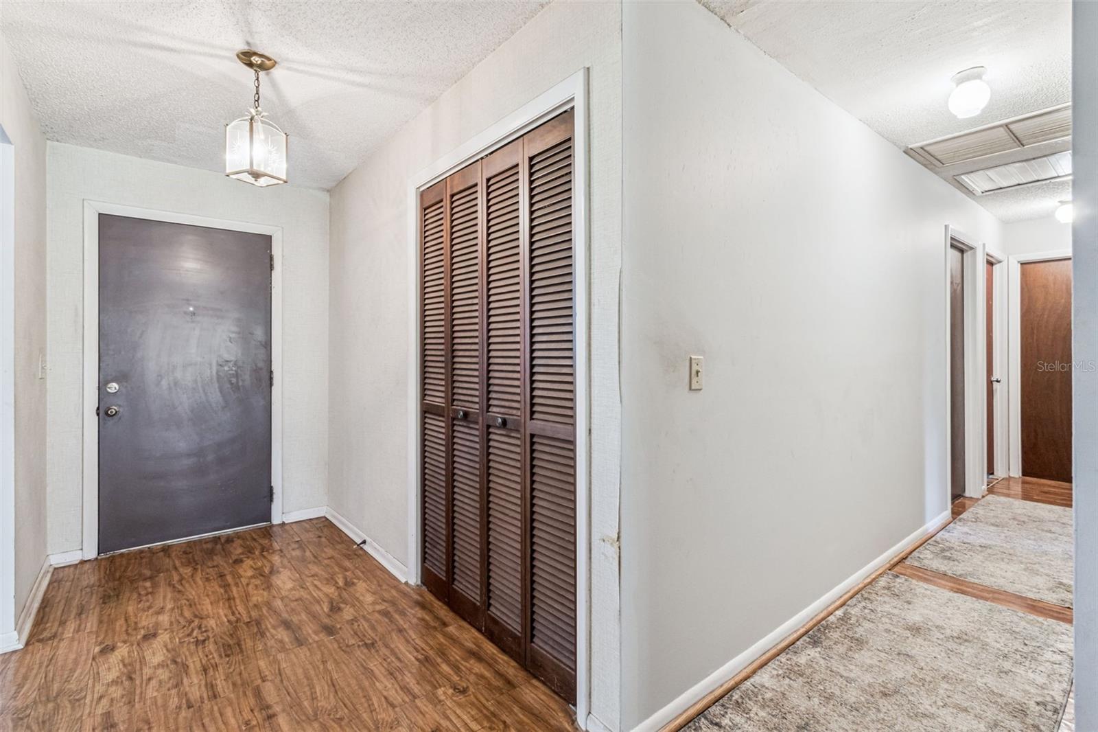 Image 5 of 47 For 4142 El Shaddiai Square